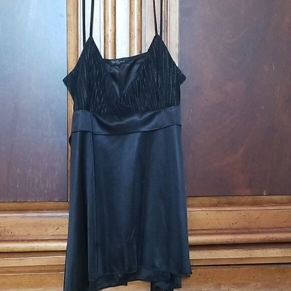 Twenty One Top  - Picture 2 of 6